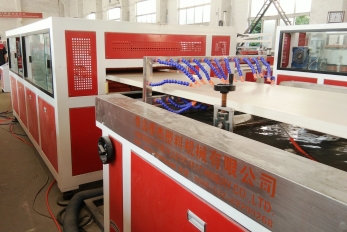 PVC中空木塑門(mén)板生產(chǎn)線