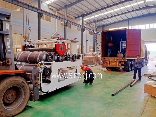 SPC石塑地板生產線發(fā)貨中