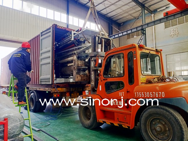 火爆了?。。鴥韧夂苁軞g迎的pvc仿大理石板生產線裝柜發貨中。。。